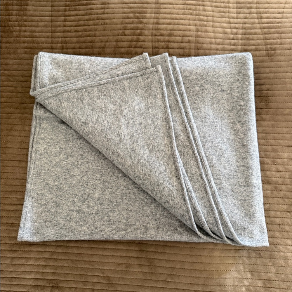 Arlotta Heather Gray Cashmere Blend Throw - Picture 11 of 11